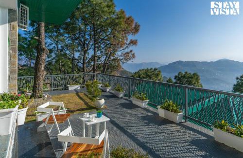 Barog Apartment | Experience StayVista at Serene: Outdoor Bonfire & Family Fun