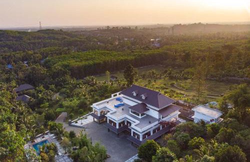 Irinjalakuda Villa | Indulge at StayVista's Springhills Villa & Ayurvedic Spa