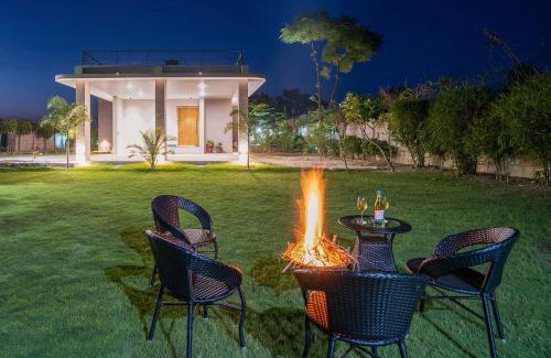 Hasanganj Villa | StayVista at Sukoon with Bonfire