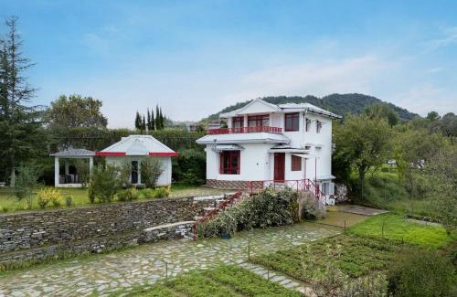 Shimla Villa | Experience StayVista at Sunshine Estate: 4-Star Retreat