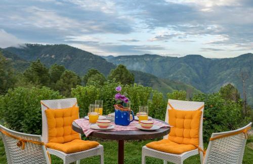 Shimla Villa | Experience StayVista at Sunshine Estate: 4-Star Retreat