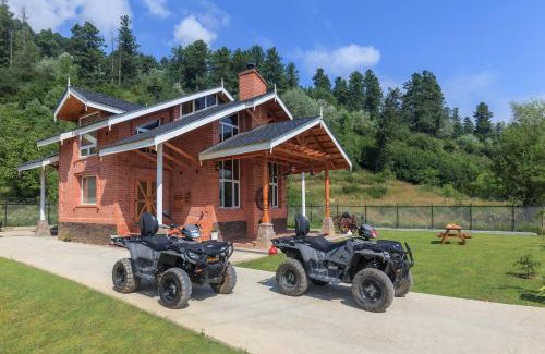 Srinagar Villa | Cozy StayVista at Suroor with Breakfast & Child-Friendly Amenities