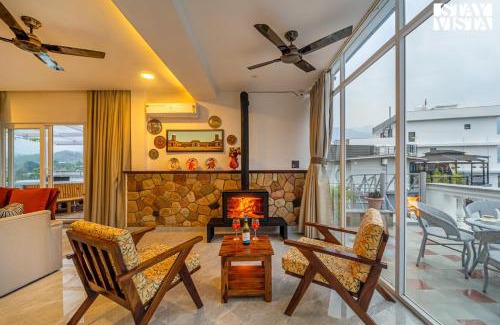 Bigha Apartment | StayVista at The Crystal Crest with Jacuzzi and BBQ