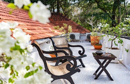 Alto de Porvorim Villa | Pet-Friendly Getaway at StayVista Vintage Hideaway