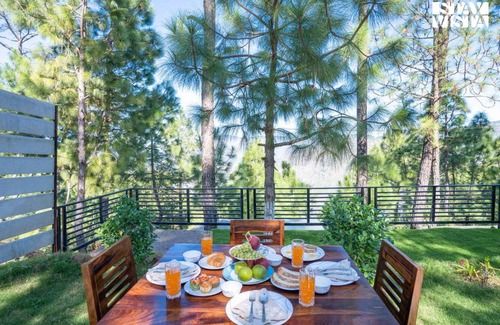 Solan Villa | Relax at StayVista: Walk in the Woods with Family-Friendly Amenities