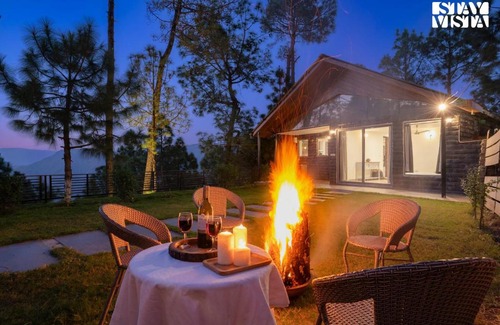 Solan Villa | Relax at StayVista: Walk in the Woods with Family-Friendly Amenities