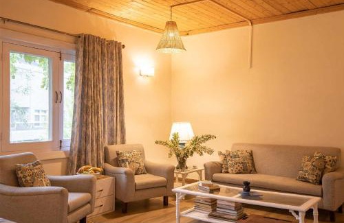 Srinagar Villa | Discover StayVista at Waterside Estate - Pet Friendly Retreat