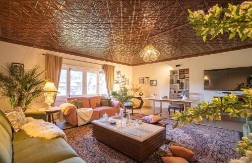 Srinagar Villa | Discover StayVista at Waterside Estate - Pet Friendly Retreat
