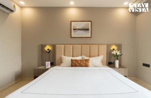 DLF Phase 3 Hotel | StayVista Residences near Cyber City Hub with Gym & Air Purifier