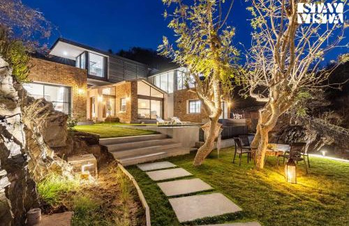 Bedla Villa | Discover Ikebana: Forest-Edge Villa with Infinity Pool
