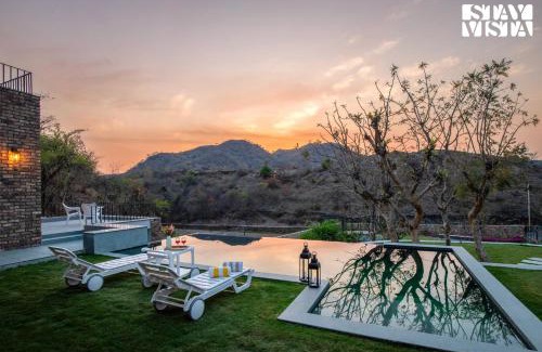 Bedla Villa | Discover Ikebana: Forest-Edge Villa with Infinity Pool