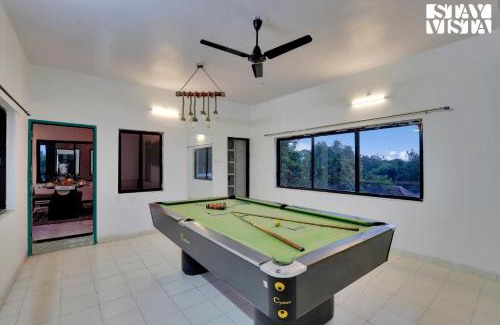 Bhopal Villa | Pet-Friendly Palm Perle Villa with Terrace and Game Room