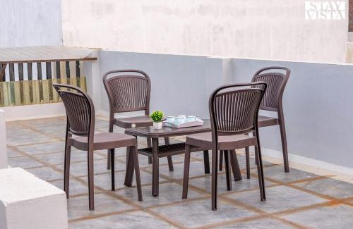 Ujjain Villa | Villa Orchid: Pet-Friendly Retreat with Lawn & Games