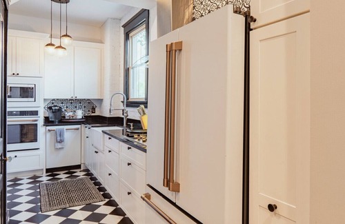 Covington House | Discover StayYork: Pet-Friendly Retreat in Covington