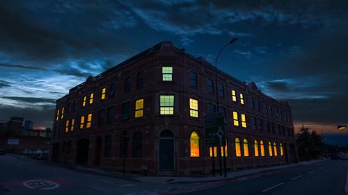 Sheffield Apartment | Family-Friendly StayZo: 3-Bedroom Apartment with Top Ratings