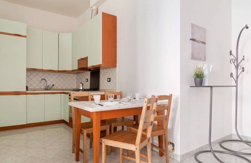 Central Station Apartment | Cozy Stazione Centrale Flat with Kitchen & Breakfast Included