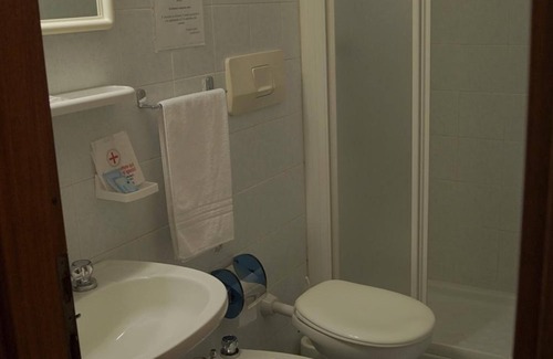 Novara Hotel | Budget-Friendly Stazione: Family-Friendly with Breakfast