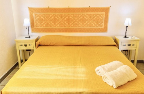 Badesi Bed & Breakfast | Inviting Stazzi di Gallura B&B with Pool and Breakfast