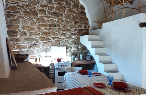 Monti House | Family-Friendly Getaway at Stazzo su frassu with Kitchen
