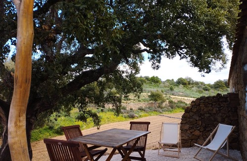 Monti House | Family-Friendly Getaway at Stazzo su frassu with Kitchen