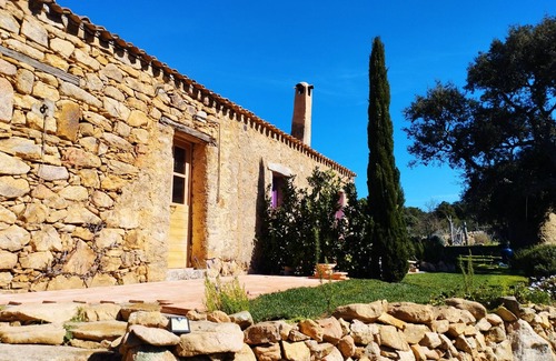Monti House | Family-Friendly Getaway at Stazzo su frassu with Kitchen