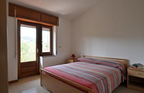 Suaredda-Traversa House | Welcoming Stazzu di Mezzu Holiday Home with Family Amenities