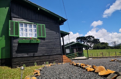 Urubici Apartment | Rustic Studio Retreat: Cozy Kitchen & Spa Amenities Await