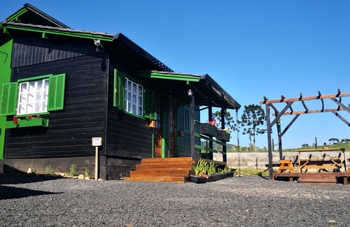 Urubici Apartment | Rustic Austrian Studio with Kitchen & Pet-Friendly Amenities