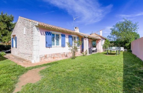 Sollies Pont House | Experience Ste Claire: Oceanfront, Pool & Spa Retreat