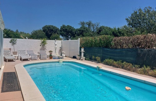 Sollies Pont House | Experience Ste Claire: Oceanfront, Pool & Spa Retreat