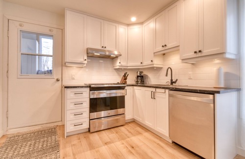 Duberger-Les Saules Apartment | Cozy Ste-foy Apartment with Parking and Pet-Friendly Perks