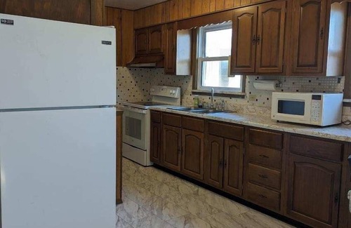 Saint Mary House | Pet-Friendly Ste. Genevieve Co. House with Hot Tub & Spa