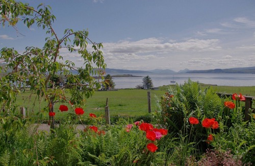 Ardnamurchan Peninsula Cottage | Pet-Friendly Steading Holidays - Ardvaig with Breakfast & Kitchen