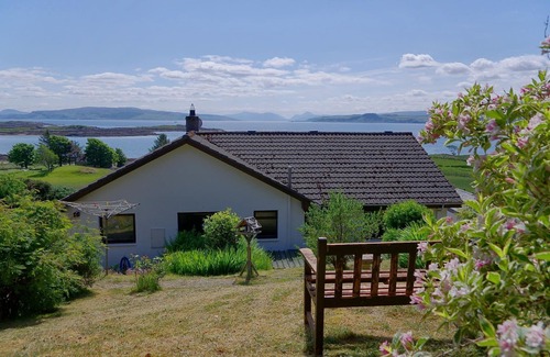 Ardnamurchan Peninsula Cottage | Pet-Friendly Steading Holidays - Ardvaig with Breakfast & Kitchen