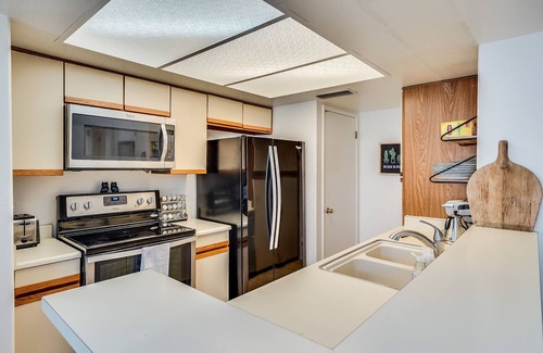 Camelback East Condo | Unbeatable Ocean View Condo with Spa & Pool - Guest Rated 9.8