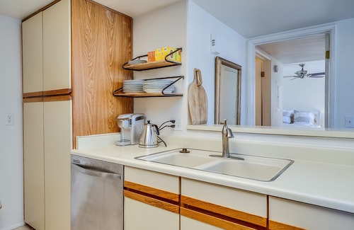 Camelback East Condo | Unbeatable Ocean View Condo with Spa & Pool - Guest Rated 9.8