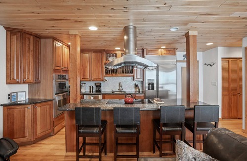 Steamboat Springs Condo | Inviting Ski In/Out Retreat with Outdoor Hot Tub & Spa