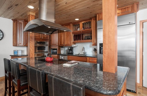 Steamboat Springs Condo | Inviting Ski In/Out Retreat with Outdoor Hot Tub & Spa