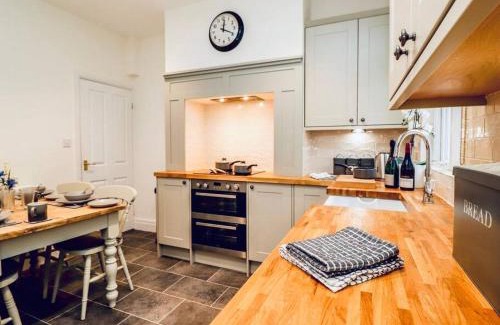 Newby Bridge House | Cozy Steam Train Cottage - A Lake District Retreat