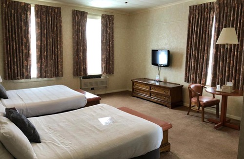 Ludington Hotel | Stearns Hotel: 4-Star Stay with Breakfast & Family-Friendly Amenities