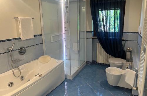 Lonato del Garda House | Discover Steba House Savani: Oceanfront Retreat with Hot Tub