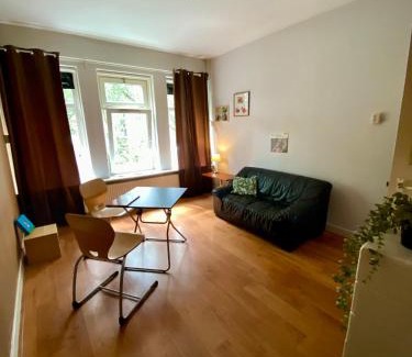 Korrewegwijk House | Budget-Friendly Stee in Stad with Kitchen & Breakfast