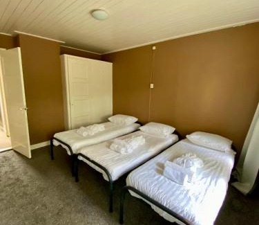 Korrewegwijk House | Budget-Friendly Stee in Stad with Kitchen & Breakfast