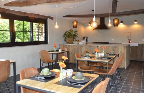 Oostkamp Bed & Breakfast | Stee23: Guest Rated 10/10 with Family-Friendly Amenities