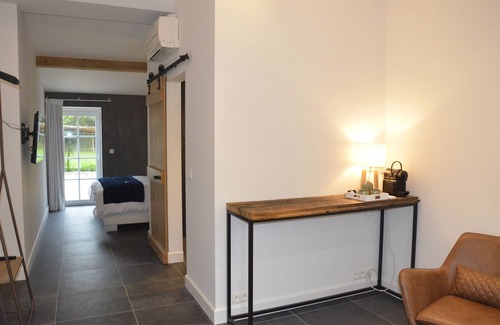 Oostkamp Bed & Breakfast | Stee23: Guest Rated 10/10 with Family-Friendly Amenities