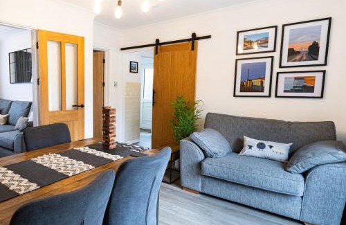 Port Talbot House | Steel Town Lodge: Cozy Retreat with Hot Tub & Ocean View