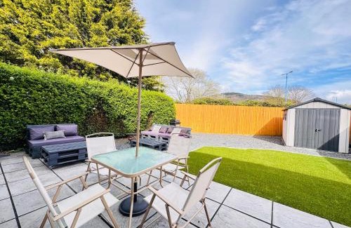 Port Talbot House | Steel Town Lodge: Cozy Retreat with Hot Tub & Ocean View