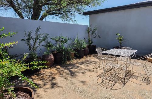 Brandvlei House | Discover Steenbok Guesthouse: Family-Friendly Retreat