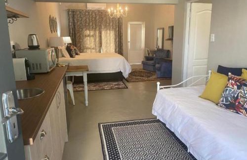 Magaliesberg Apartment | Discover Steenkoppies: Family-Friendly Apartment with Pool