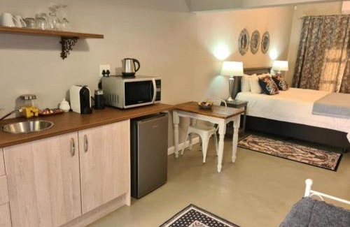 Magaliesberg Apartment | Discover Steenkoppies: Family-Friendly Apartment with Pool